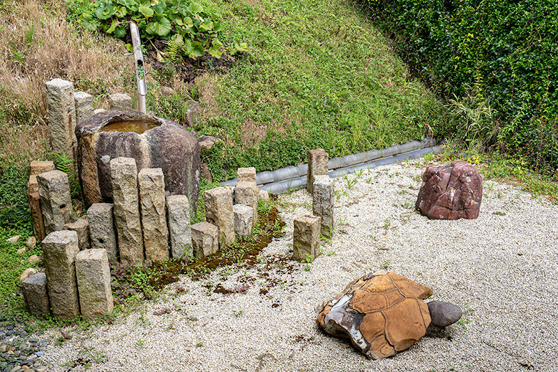 鶴亀庭園の石