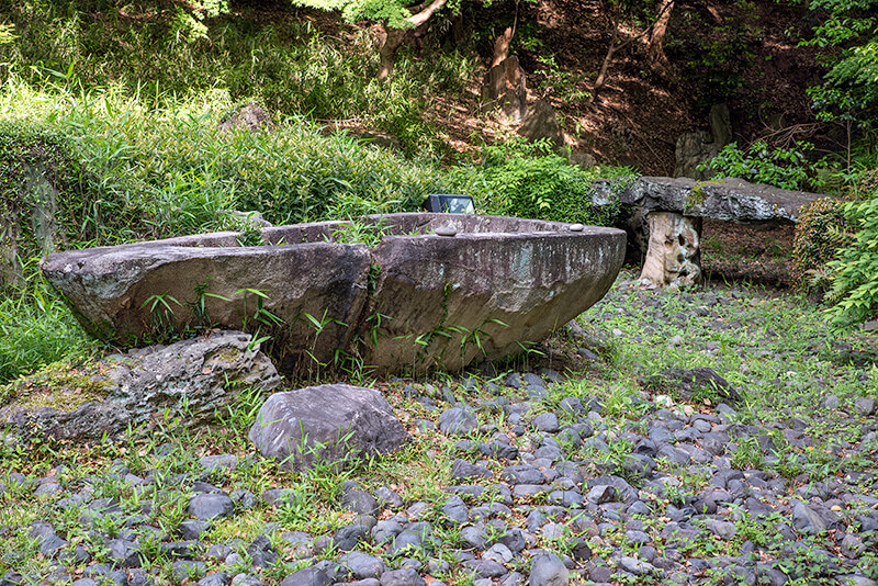 石舟形の手水鉢