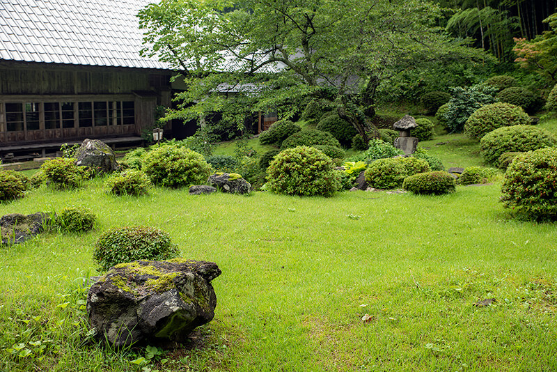 禅宗の寺にふさわしい静寂の美を漂わせる庭園