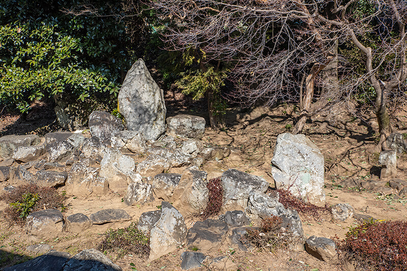 鶴石組と三尊石