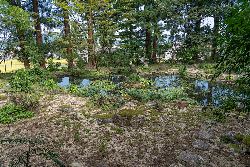 江戸時代に作庭された池泉庭園