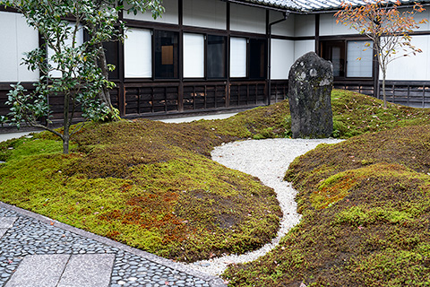 御誕生寺