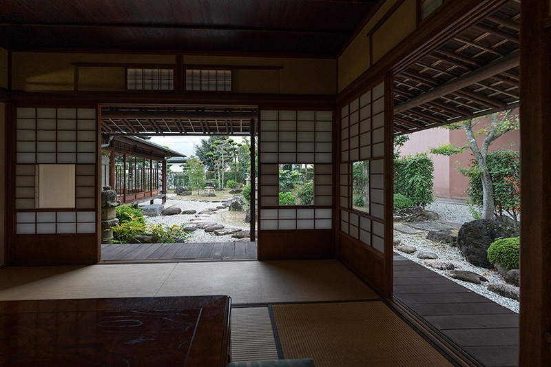 茶室からの額縁庭園