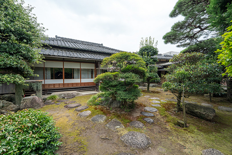 離れ