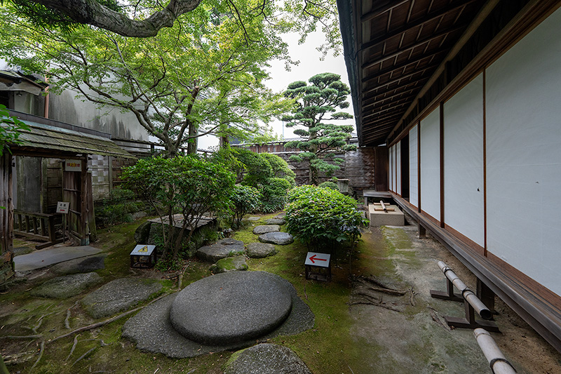 屋敷