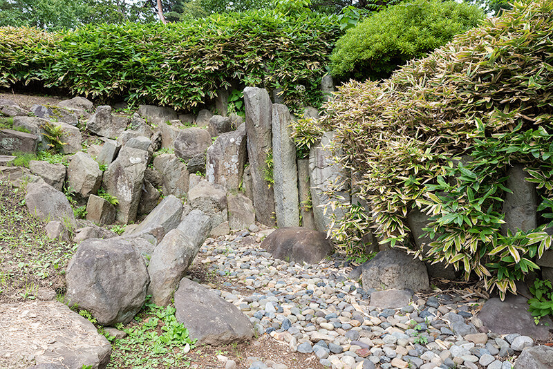 三の丸庭園 枯滝石組