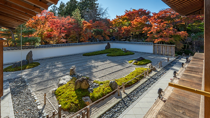 碧層々の庭