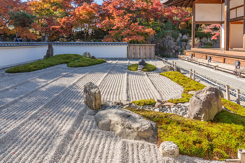 碧層々の庭