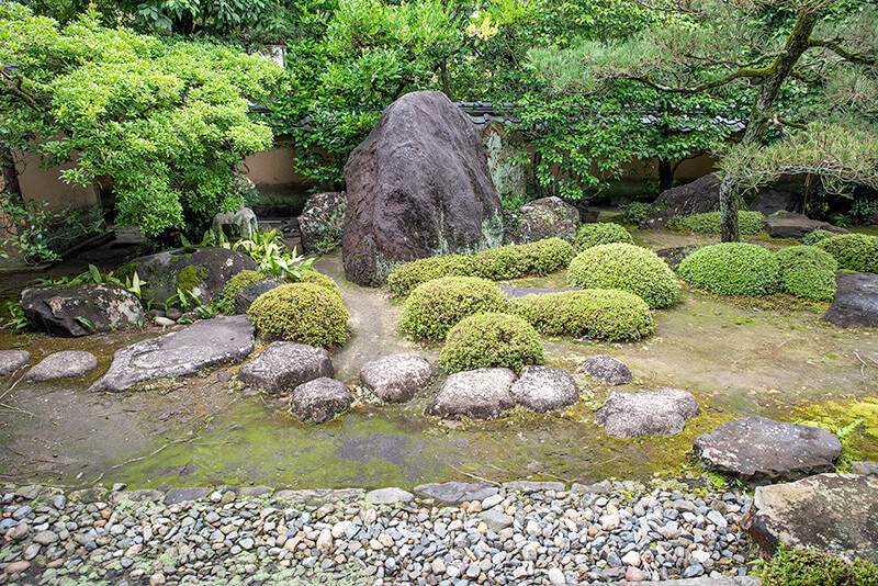 巨石を用いた庭園