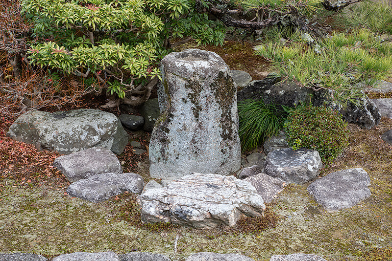 自然石の立手水鉢