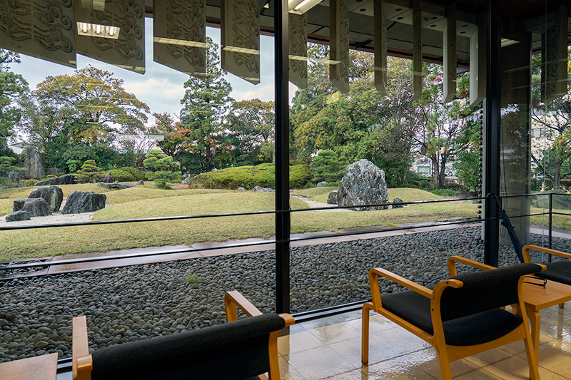 図書館から観賞できる日本庭園としては、日本最高峰