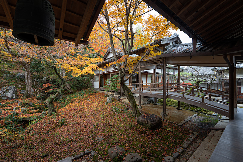 本堂からの渡り廊下