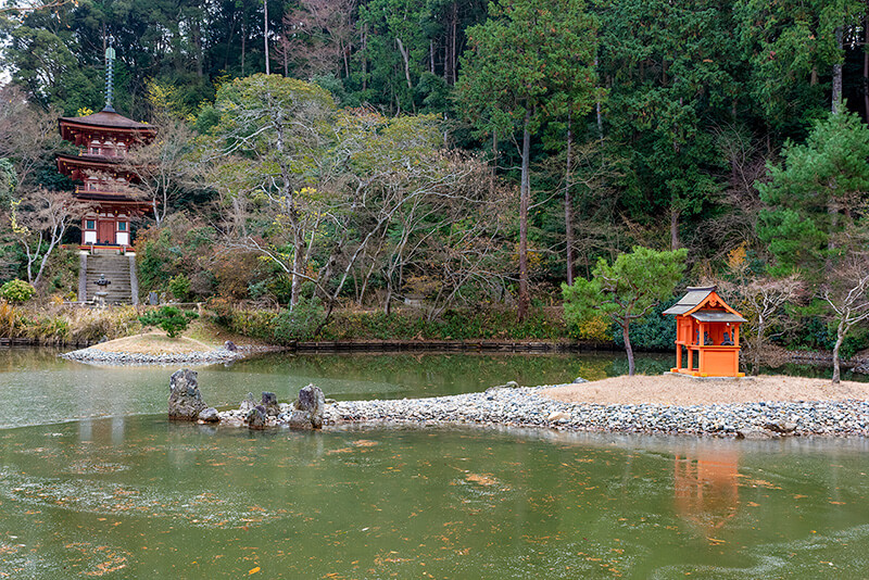 浄土式庭園の代表格でもある浄瑠璃寺庭園