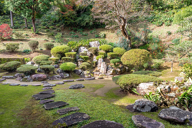 県内最古となる平安時代の庭園