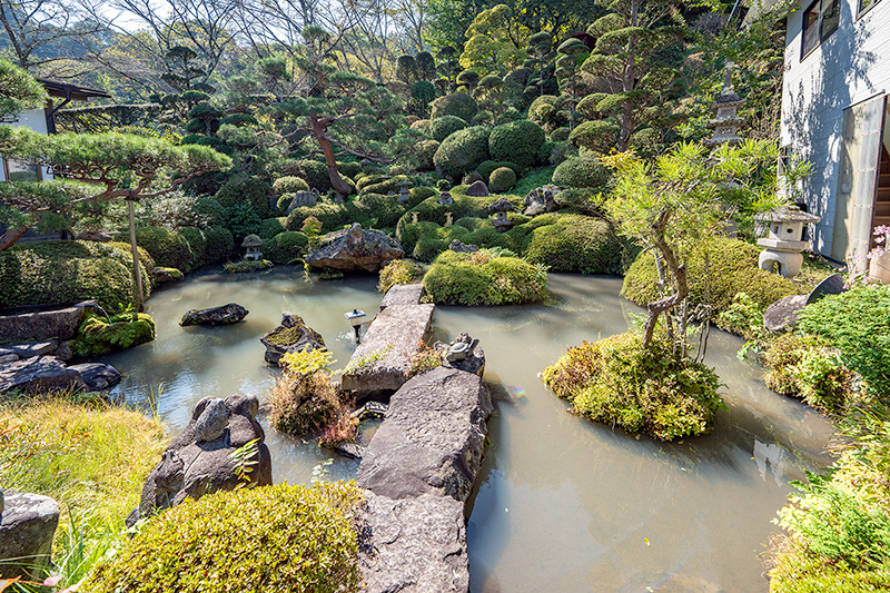 池泉観賞式庭園