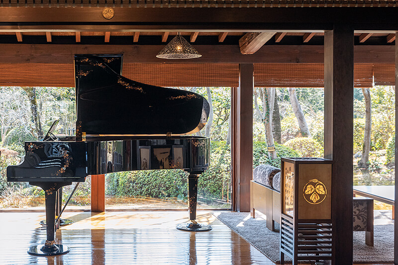 グランドピアノを奏でられる贅沢な空間
