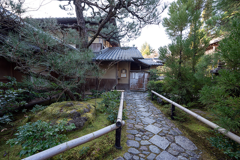 路地の一部は七代目・小川治兵衛（植治）