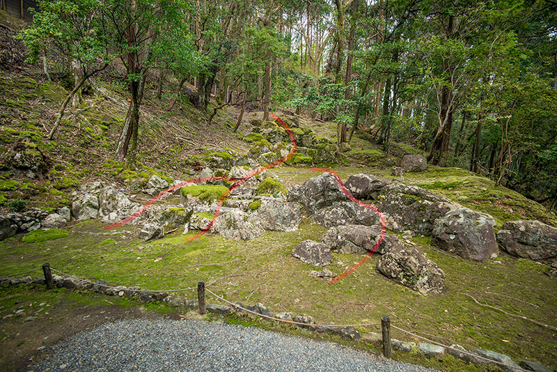 西芳寺庭園(苔寺)の枯滝石組
