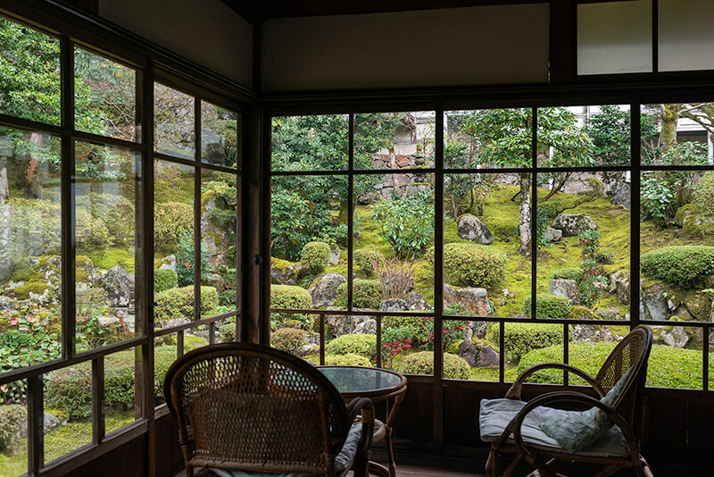 庫裏書院からの眺めは立体的な庭園