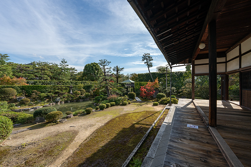 本堂と久昌院庭園