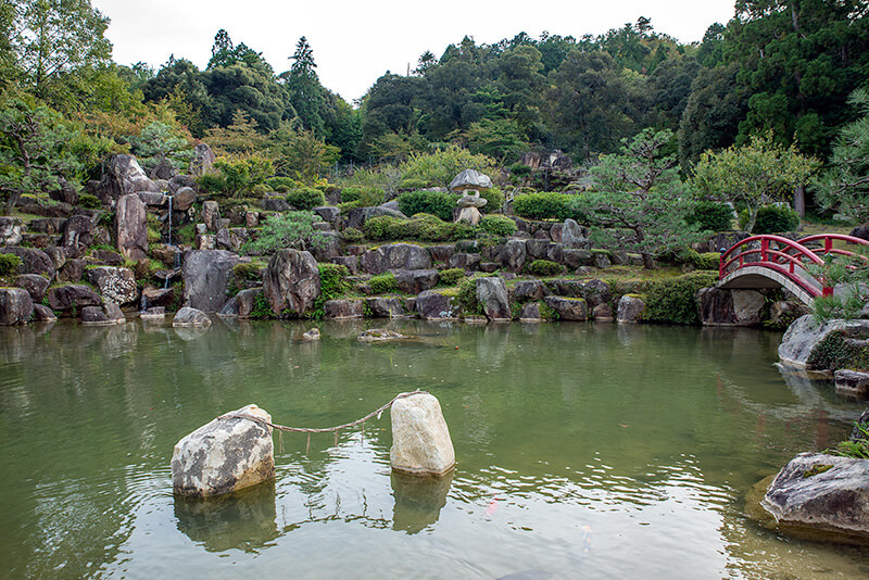 水尾神社 上段と下段に分かれた池泉回遊式庭園（滋賀県高島市）-庭園ガイド