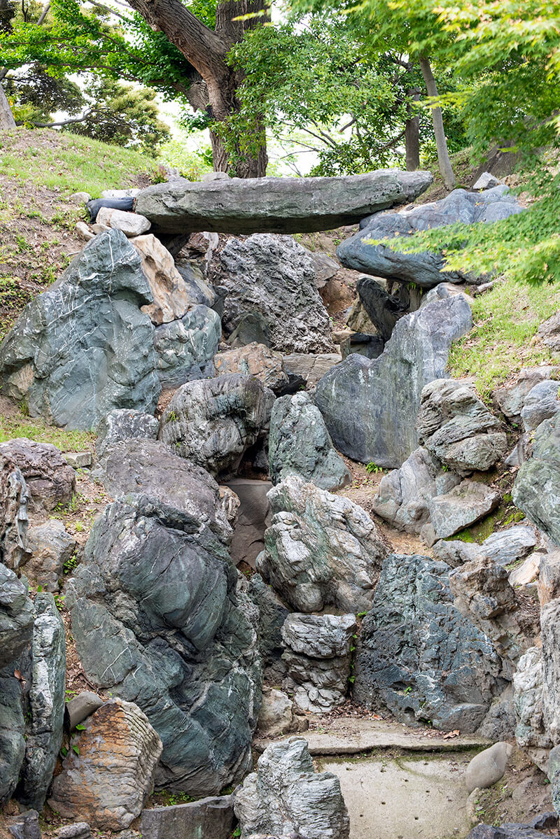 玉澗流の枯滝石組