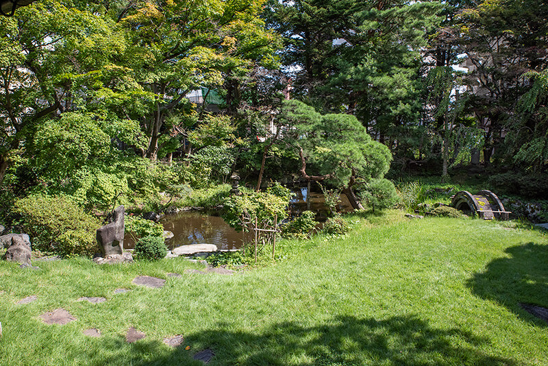 芝庭の日本庭園