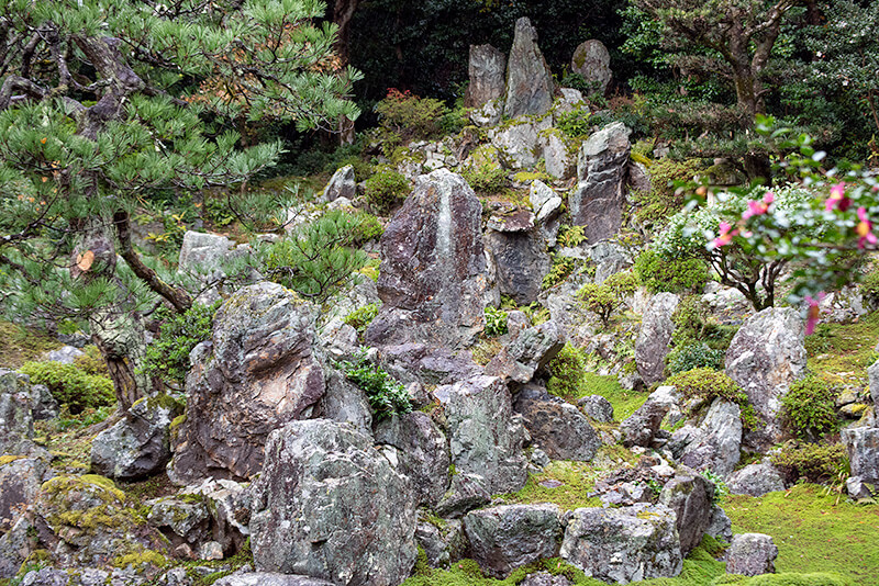 鶴亀島、三尊石、枯滝石組