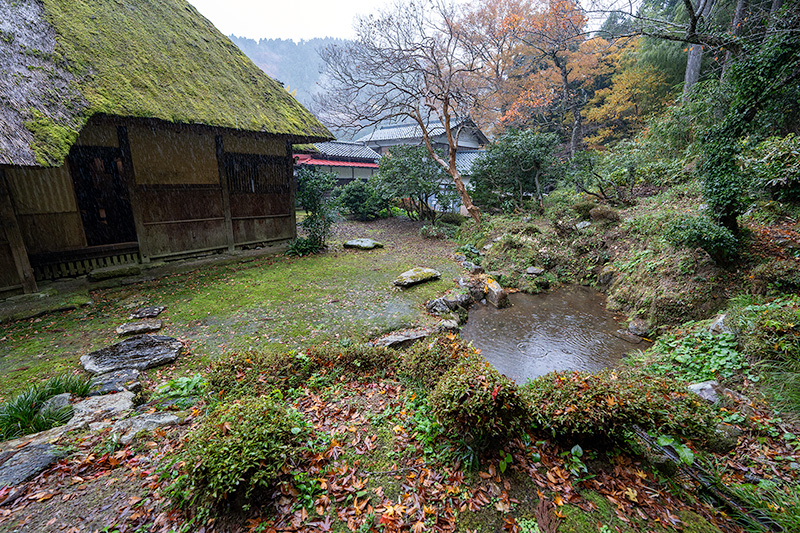 池庭を観賞するために屋外にでる必要がある事例