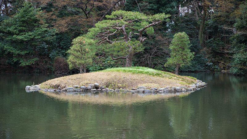 上の池に造られた島