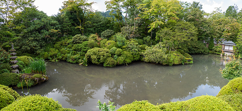 近江八景の琵琶湖を模したといわれる大池