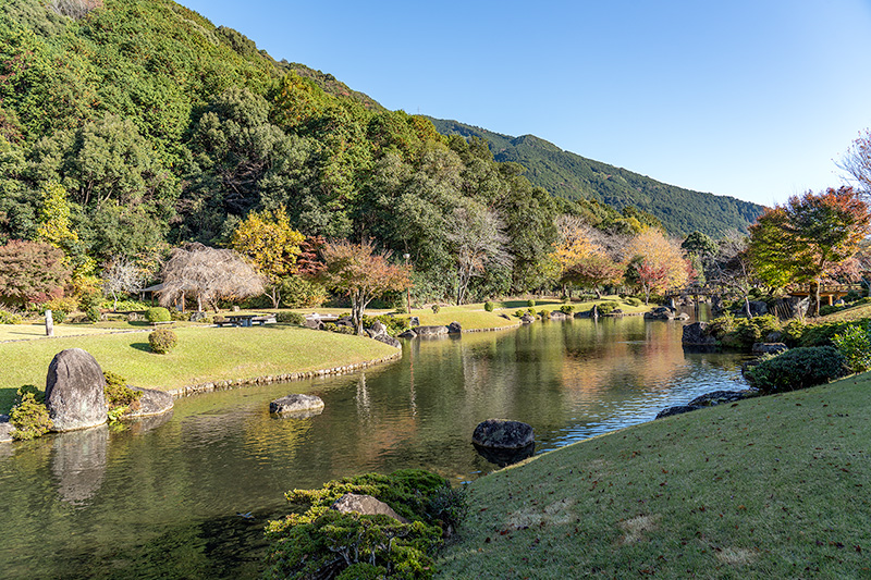築山林泉回遊式庭園