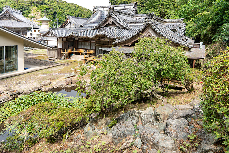 本堂と客殿
