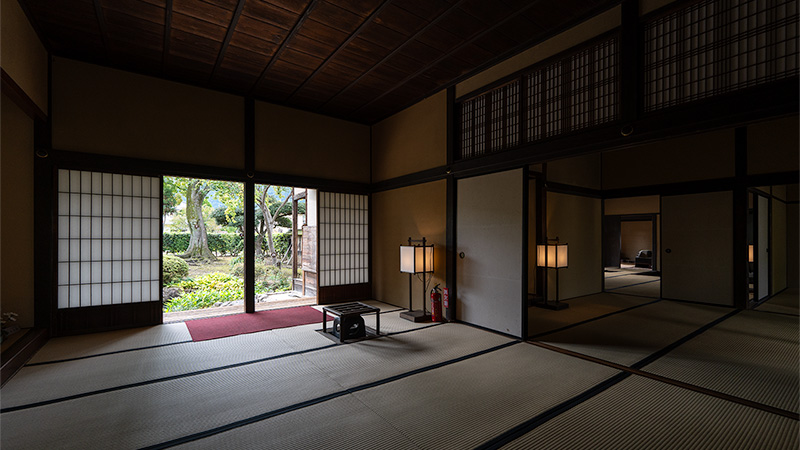 座敷からの額縁庭園